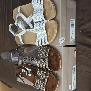 0 pairs Easy Spirit Eshattie sandals